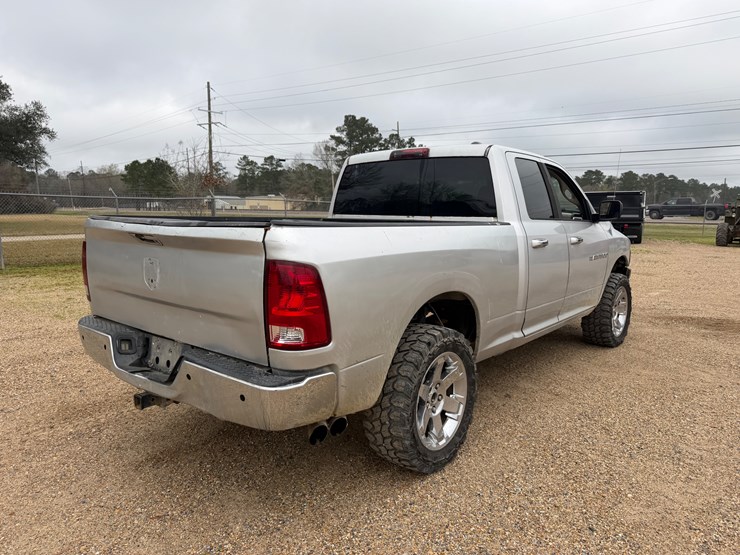 2011-dodge-1500-image-3