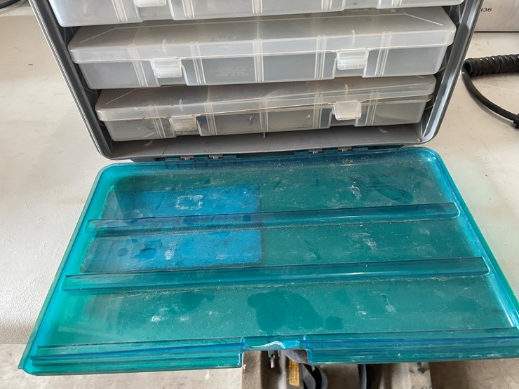 #7614-•-guide-series-tackle-box-image-5