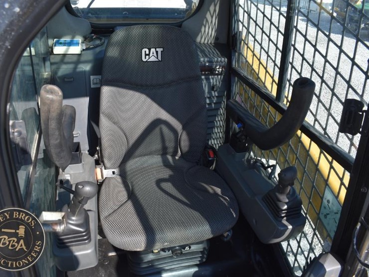 2020-caterpillar-259d3-image-45