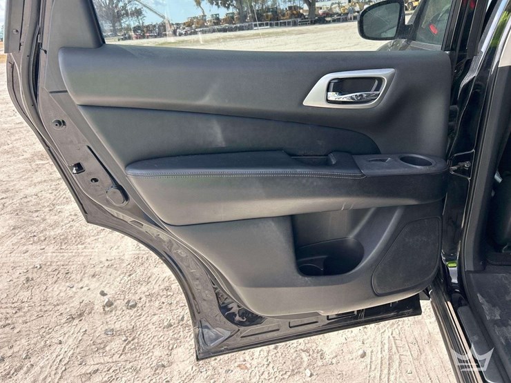 2013-nissan-pathfinder-image-23