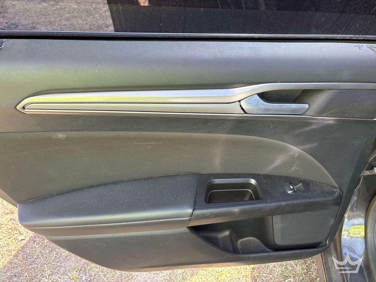 2017-ford-fusion-se-hybrid-sedan-image-16