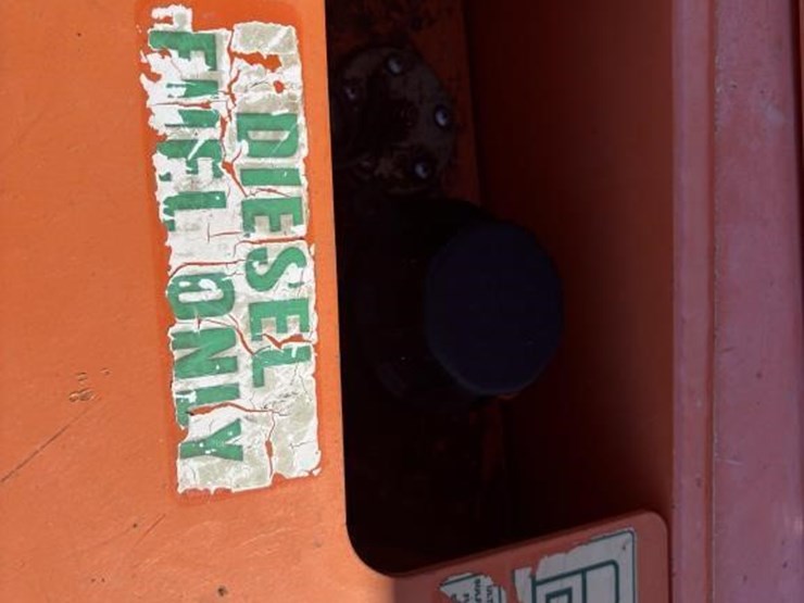 2018-jlg-8042-image-37