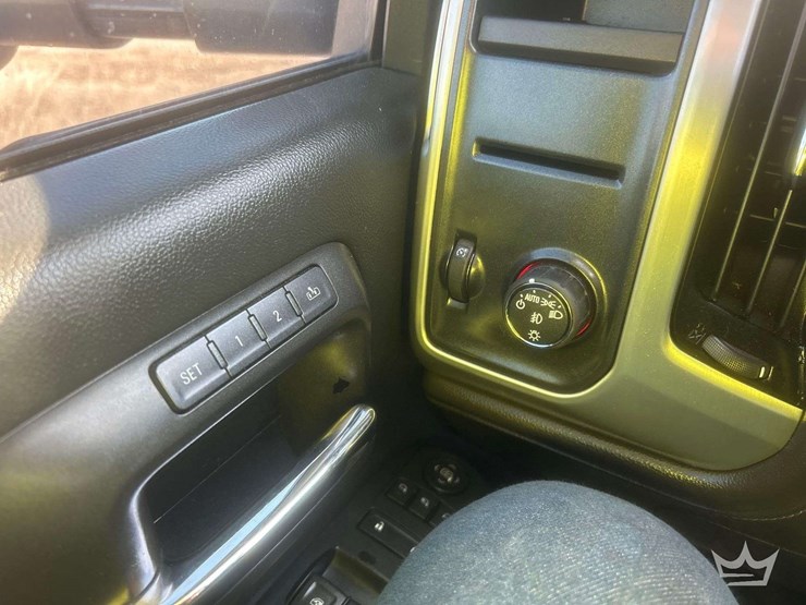 2015-gmc-1500-sierra-crew-cab-pickup-truck-image-15