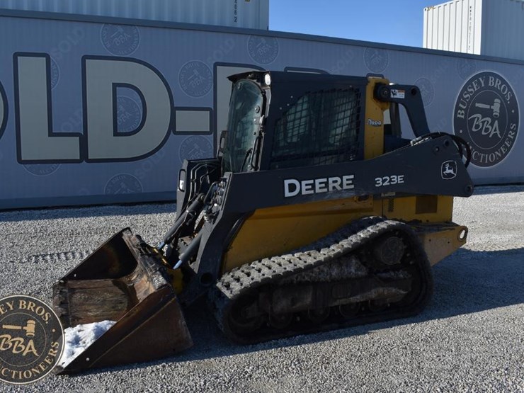 2015-deere-323e-image-5