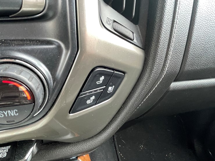 #7551-•-2019-chevy-silverado-high-country-pickup-(has-wi-title)-(blair,-wi)-image-46