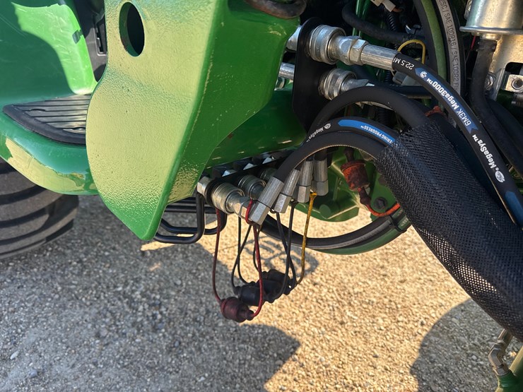 2019-john-deere-3039r-image-5
