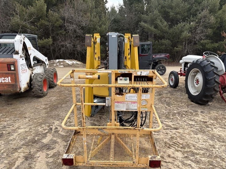 work-force-xlb-4319-pull-style-man-lift-image-6