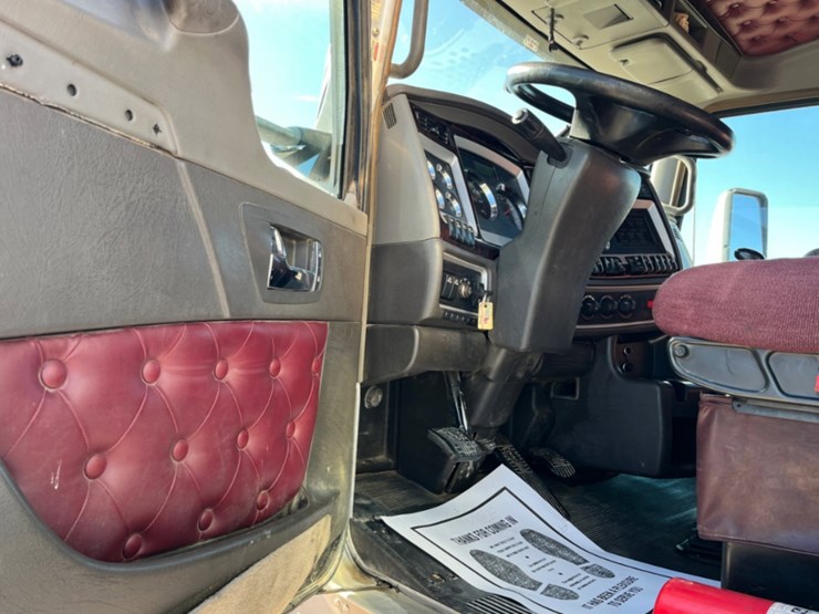 2014-kenworth-t800-image-16