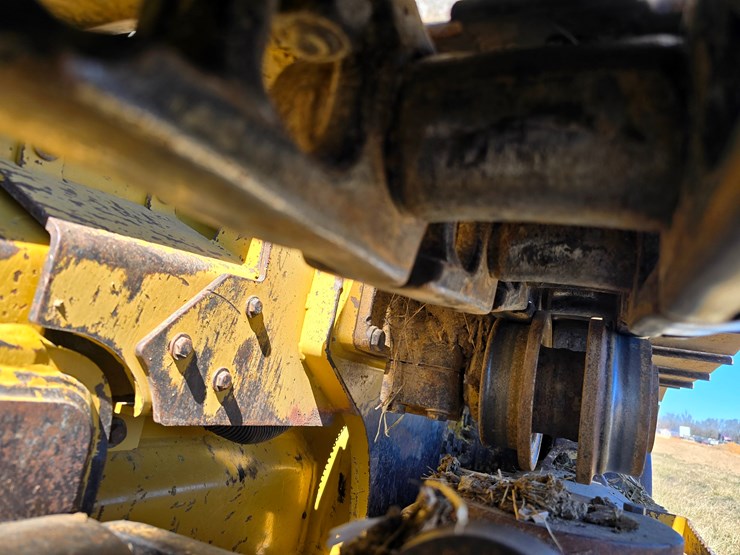 2015-caterpillar-953d-image-47