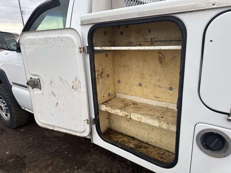 2003-gmc-k2500-image-14