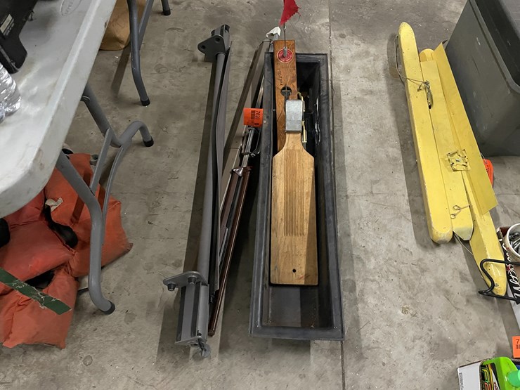 #7620-•-beaver-dam-tip-up-and-fish-board-image-1