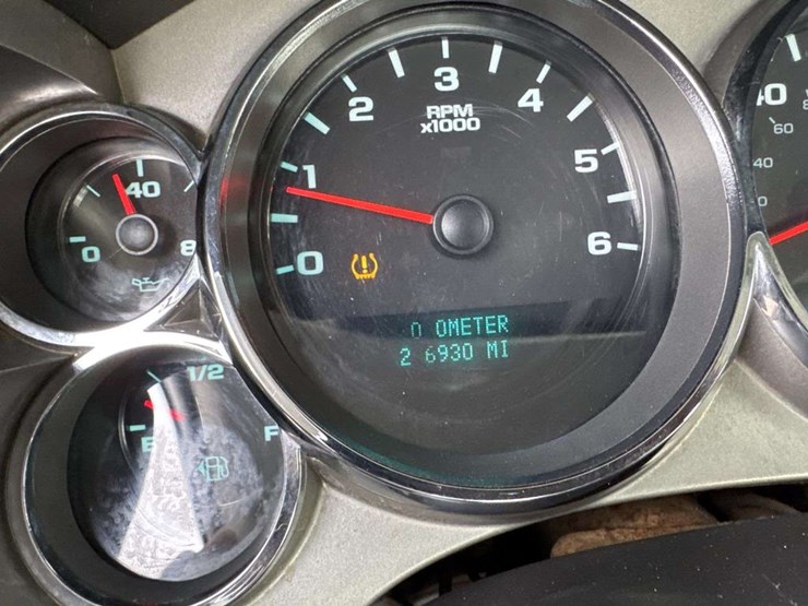 2013-chevrolet-2500-image-14