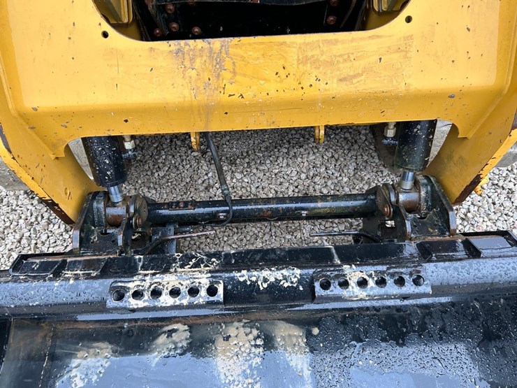 2016-caterpillar-259d-image-11