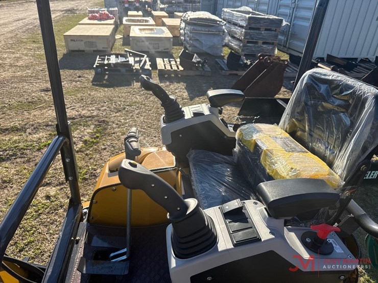 new/unused-findustry-qk18r-mini-excavator-image-7