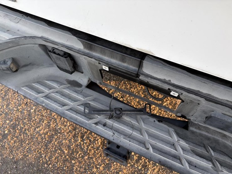 2013-chevrolet-2500-image-32