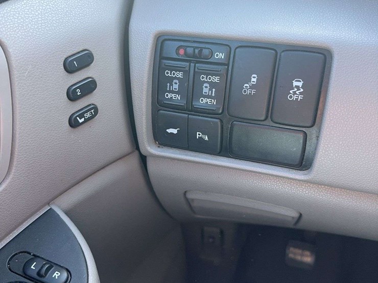 2012-honda-odyssey-image-16