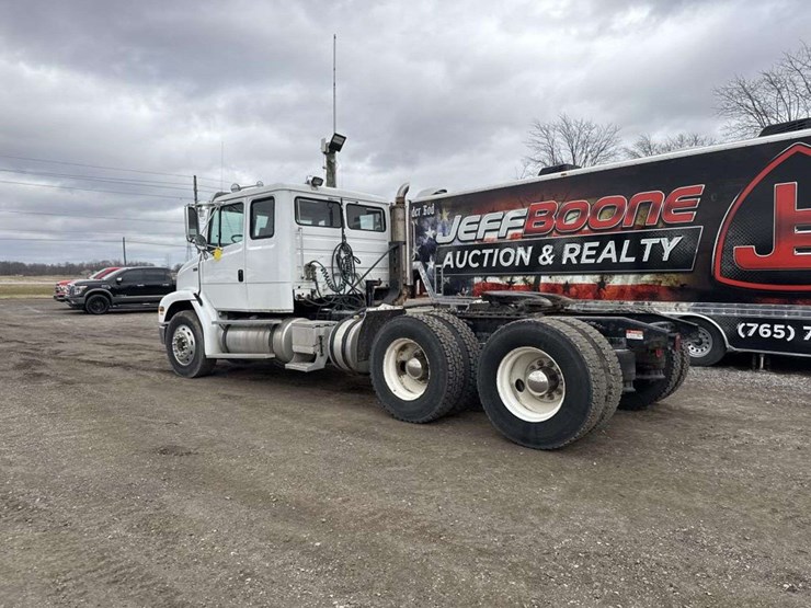 2000-freightliner-fld112-image-3