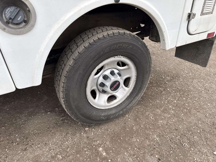 2005-gmc-sierra-2500-image-9