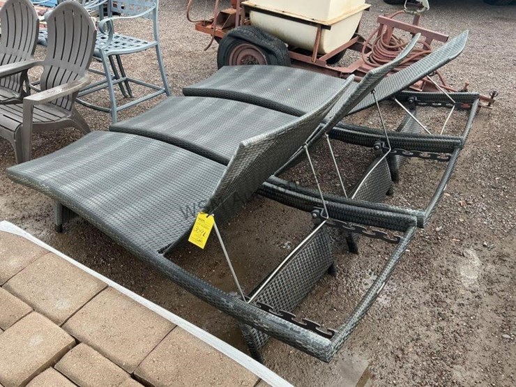 (3)-irongate-outdoor-lawn-chairs-image-2