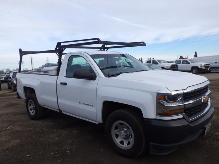 2018-chevrolet-1500-image-2