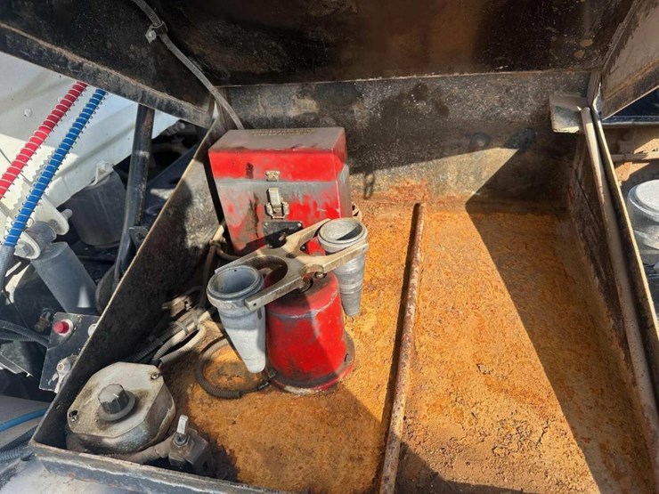 2014-freightliner-cascadia-image-8