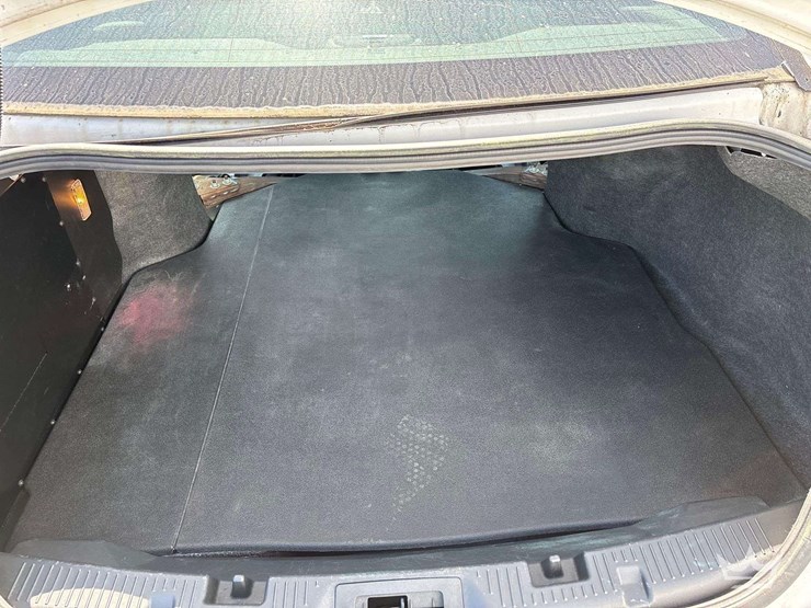 2015-ford-taurus-awd-sedan-image-17