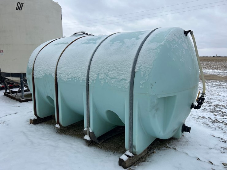 3500-gallon-banded-poly-tank-image-4