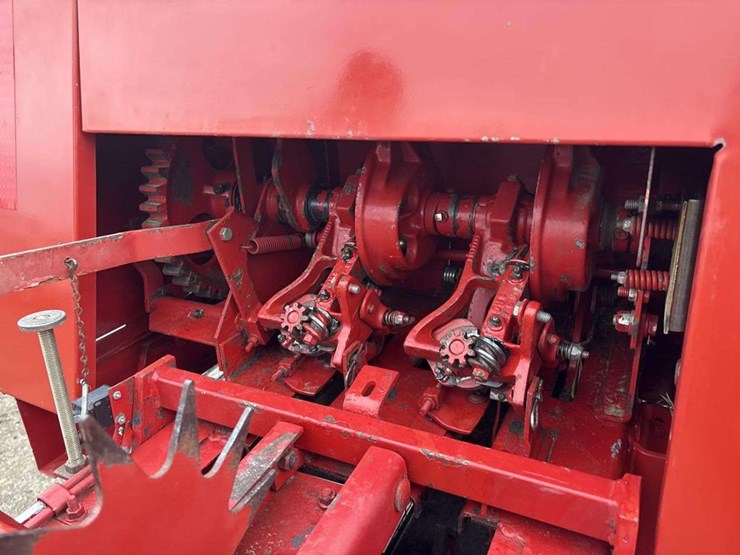 new-holland-575-image-14