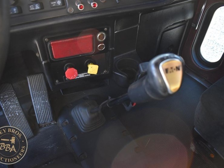 2004-peterbilt-379-image-42