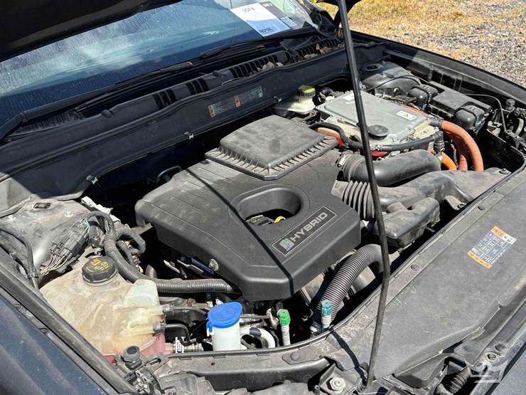 2017-ford-fusion-se-hybrid-sedan-image-6