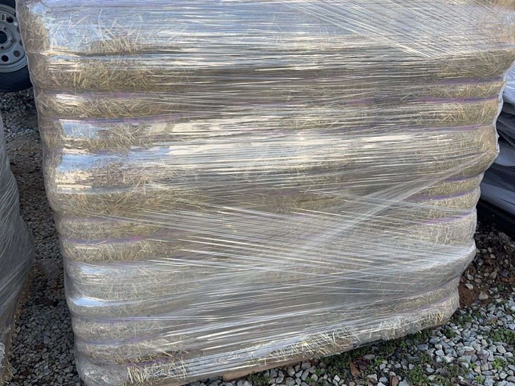 pallet-of-timothy-hay---24-bales-per-pallet-image-1