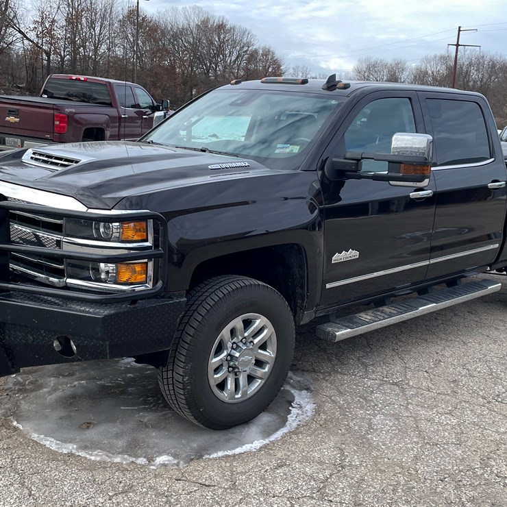#7551 • 2019 Chevy Silverado High Country Pickup (Has WI Title) (Blair, WI)