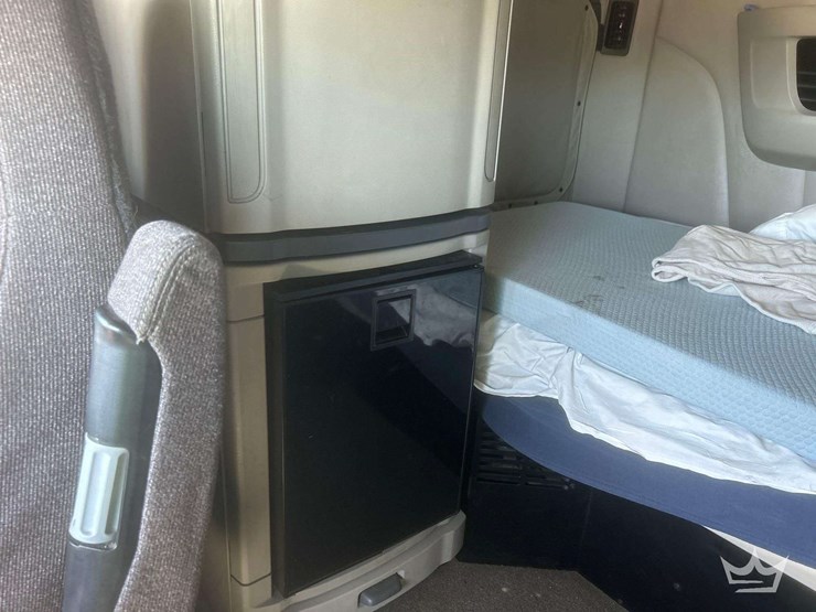 2020-peterbilt-579-image-38