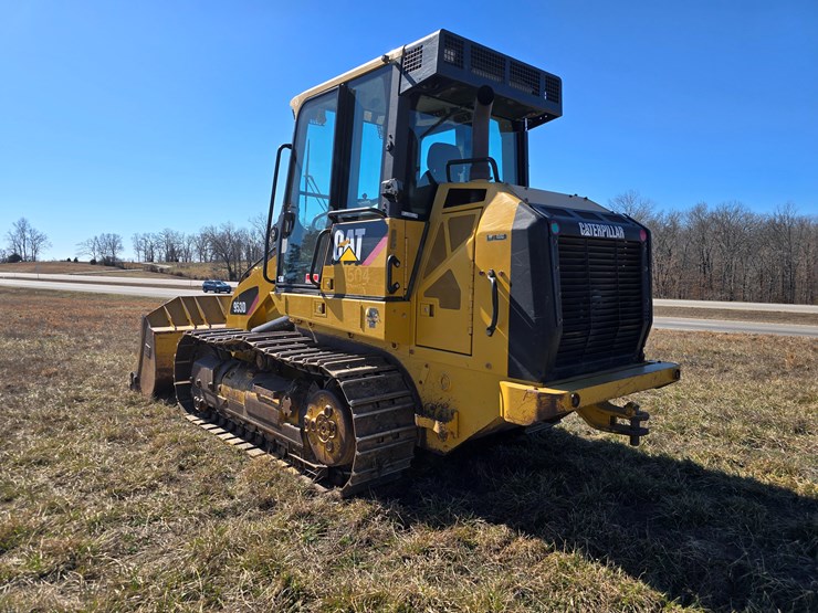 2015-caterpillar-953d-image-13