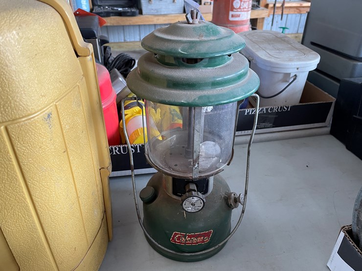 #7618-•-(2)-coleman-lanterns-image-2