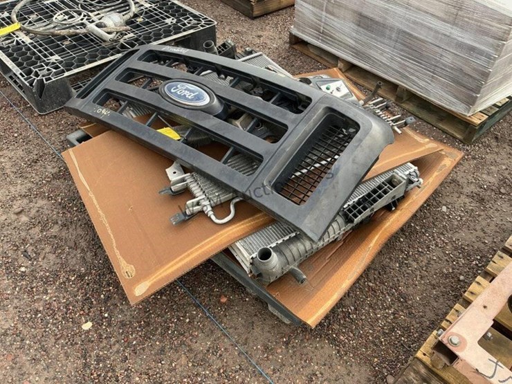 pallet-of-2008-ford-super-duty-parts-image-2
