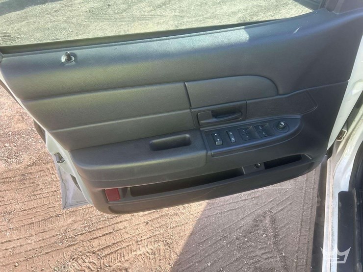 2010-ford-crown-victoria-image-11