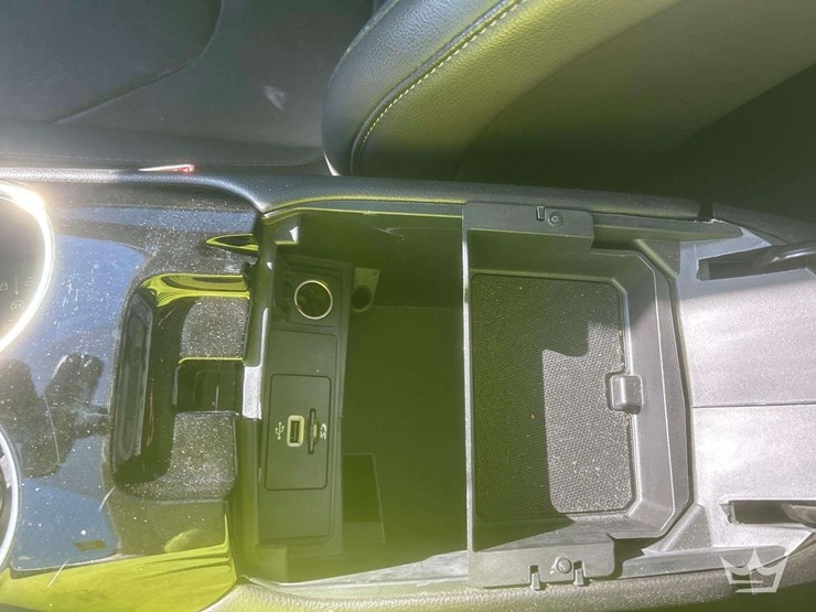 2016-ford-fusion-titanium-sedan-image-17