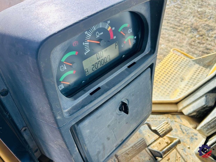 2005-caterpillar-d8t-image-75