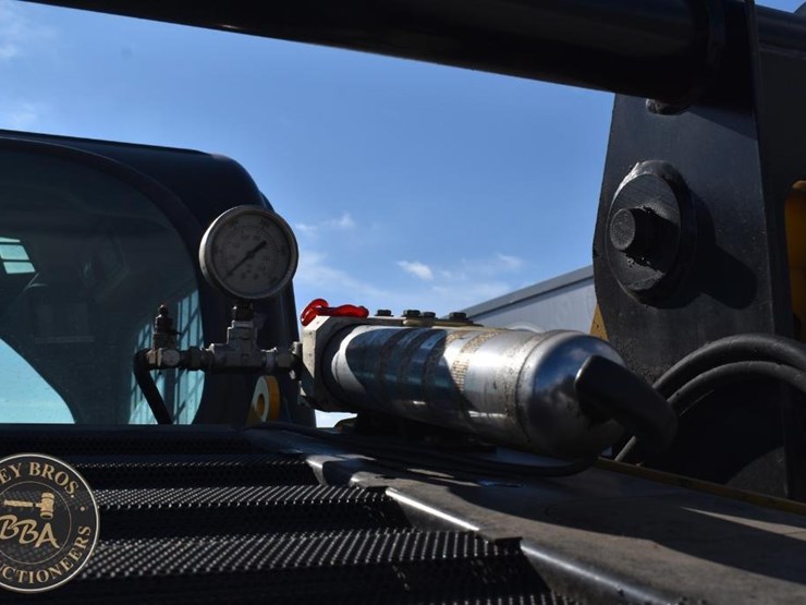 2020-caterpillar-259d3-image-55