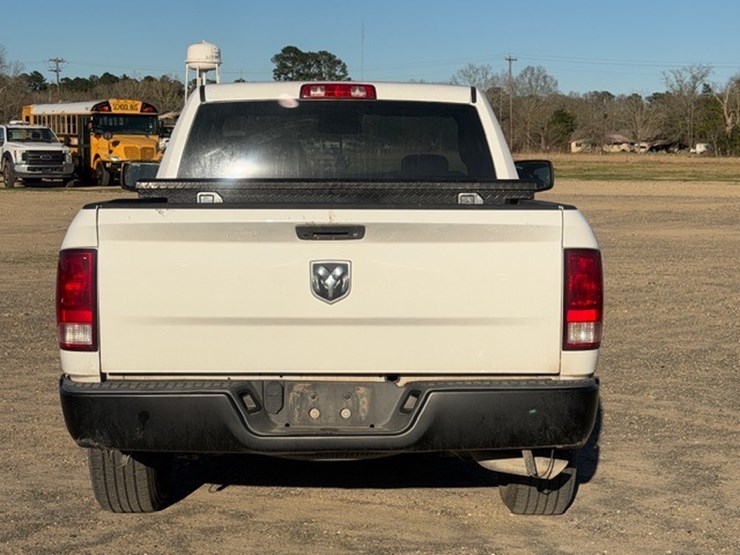 2019-ram-1500-classic-image-8