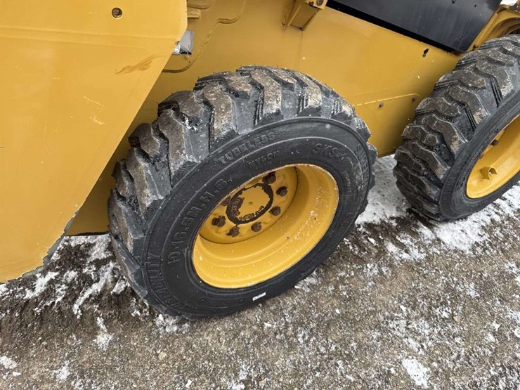 2023-caterpillar-226-image-9