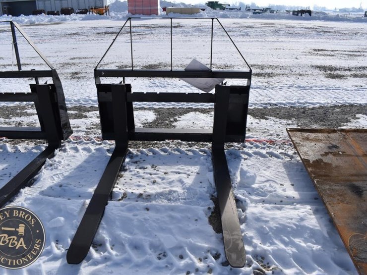 agt-industrial-pallet-fork-attachment-41851-image-1