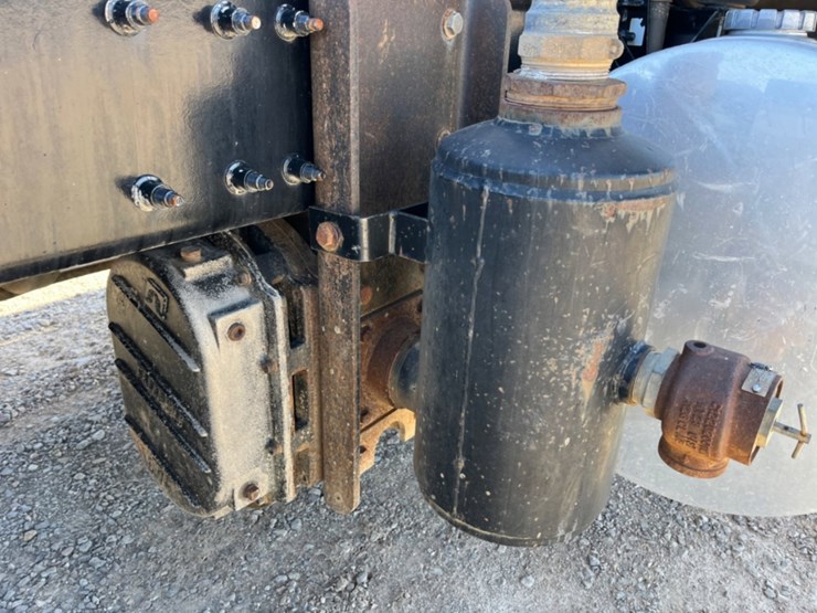 2015-kenworth-t880-image-15