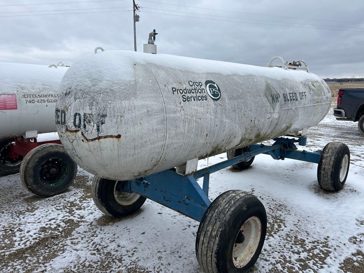 1000-gal.-nh3-tank-on-gear-(on-site)-image-9