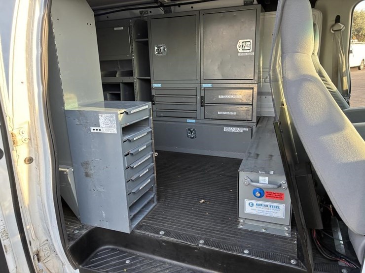 2011-ford-e350-image-9