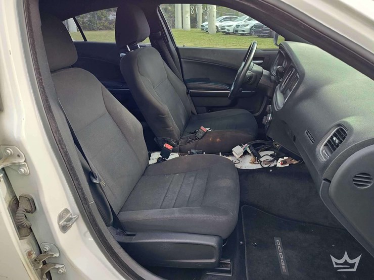 2015-dodge-charger-sedan-image-22