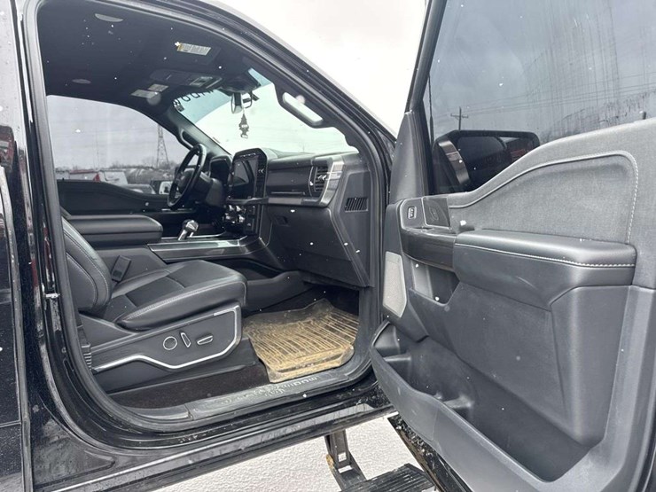 2022-ford-f150-image-17