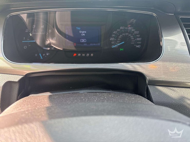 2016-ford-taurus-sedan-image-12