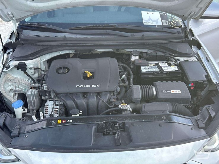 2017-hyundai-elantra-sedan-image-7